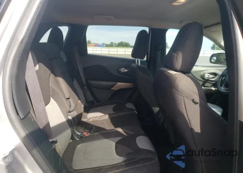 2018 Jeep Cherokee Latitude z USA, uszkodzony, nr VIN 1C4PJLCB5JD537337
